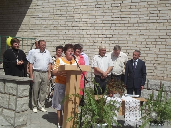 Сільській школі на Волині подарували автобус. ФОТО